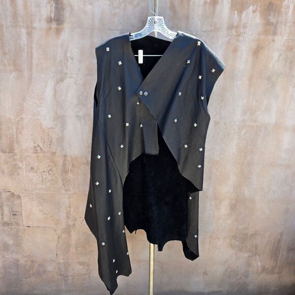 Unbranded Art To Wear 100 % Leather Studded Vest - Picture 1 of 7